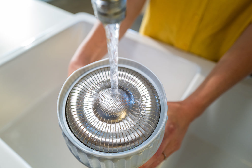 Rinsing sprouts in jar